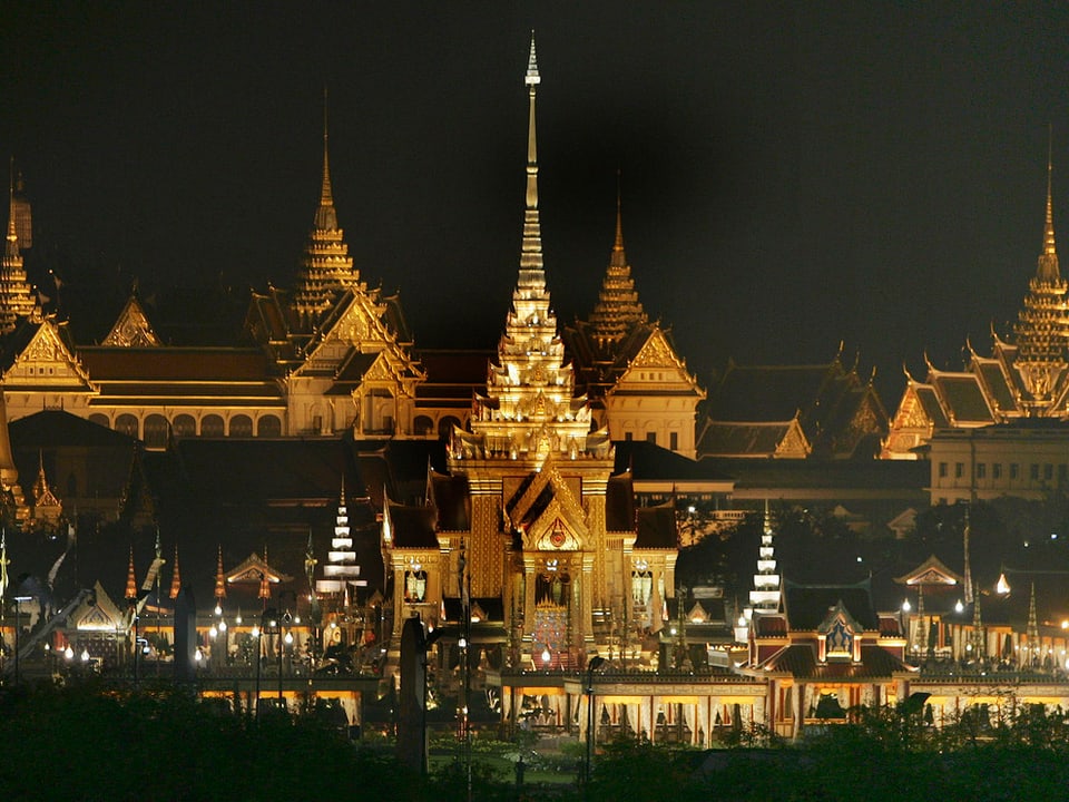 12,7 Millionen Thailänder nahmen im Grossen Palast persönlich von «ihrem» König Abschied. 