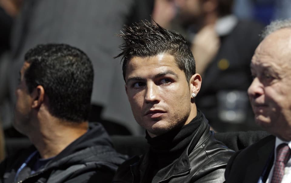 Cristiano Ronaldo mit Undercut und nach oben gestylten Haaren im November 2011.