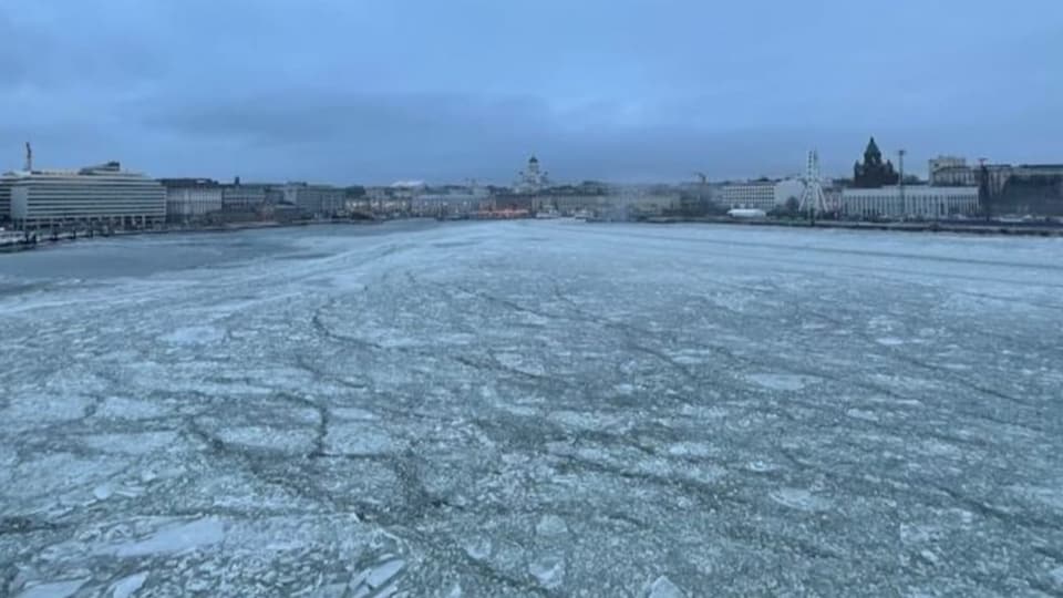 Helsinki vom Wasser her, im Hintergrund die Kathedrale