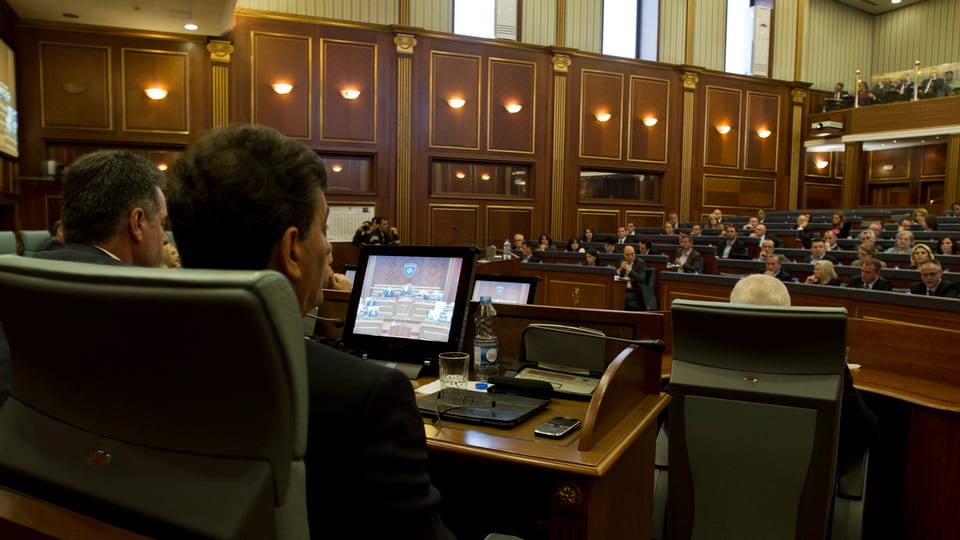 Parlamentssaal in Pristina. 