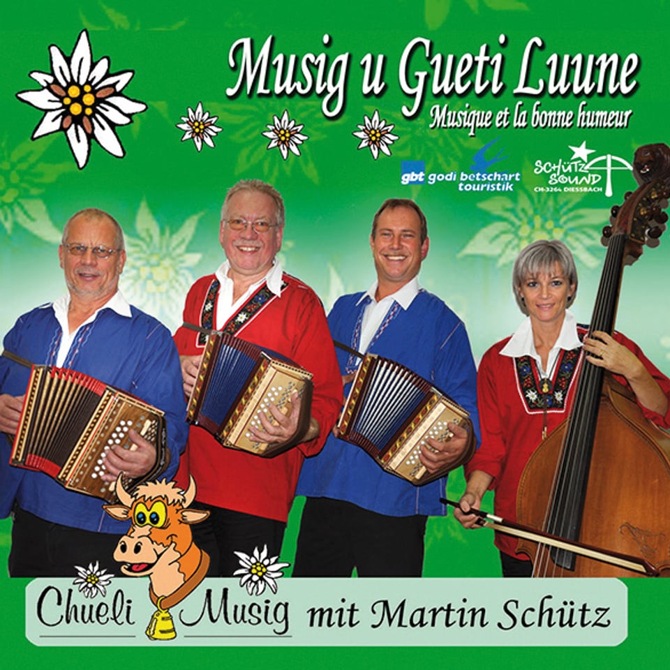 CD Cover mit grünem Hintergrund, viel Edelweiss und den Musikern in abwechselnd rot und blauen Sennenchutteli. Die Formation besteht hier auf dem Bild aus drei Schwyzerörgeli plus einem Kontrabass.