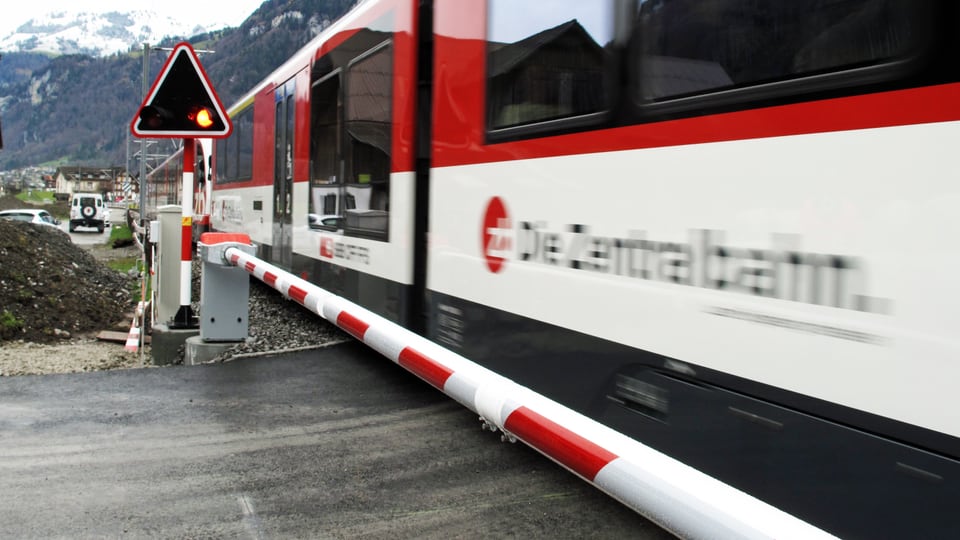 Die Eröffnung des letzten sanierten Bahnübergangs der Zentralbahn (17.12.2014)