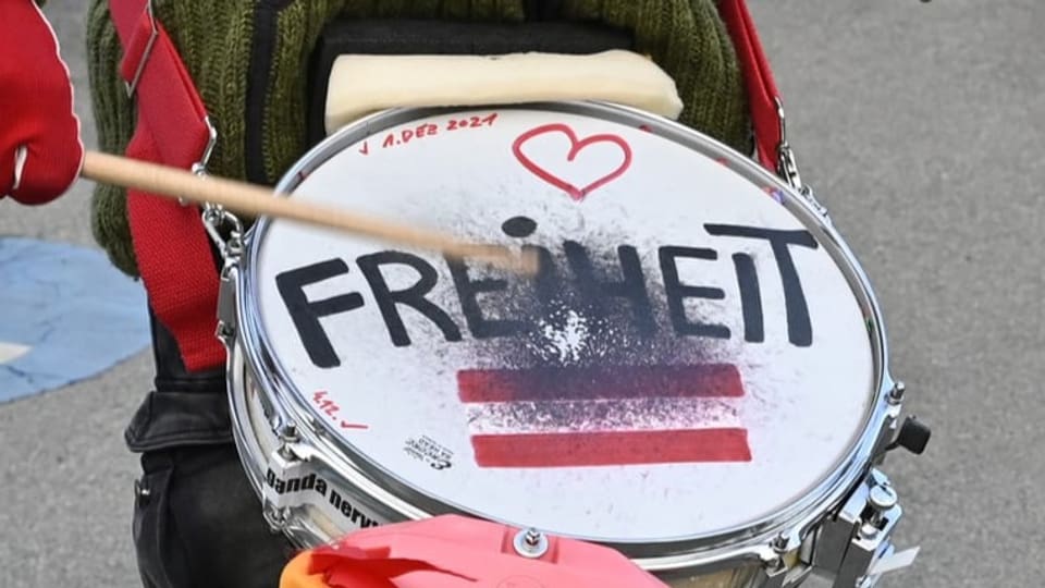 Eine Trommel mit der Aufschrift «Freiheit»
