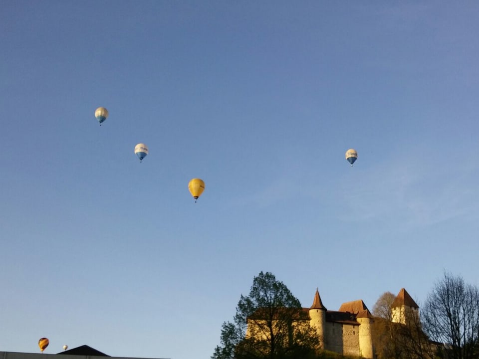 Ballone über dem Schloss.