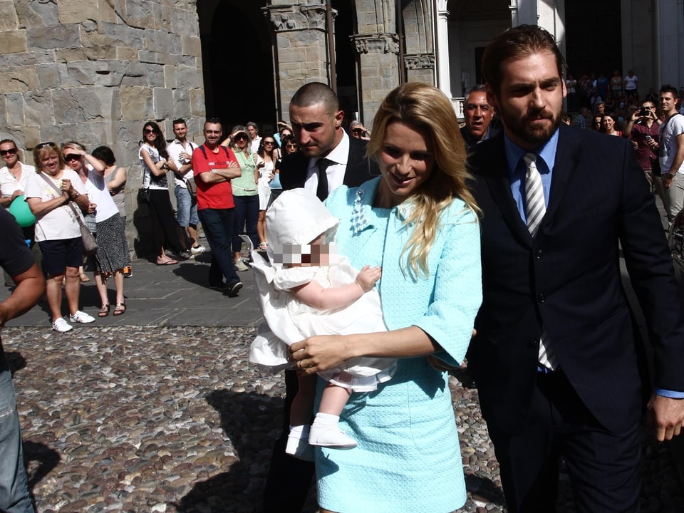 Michelle Hunziker, Tommaso Trussardi mit Tochter Sole bei deren Taufe.