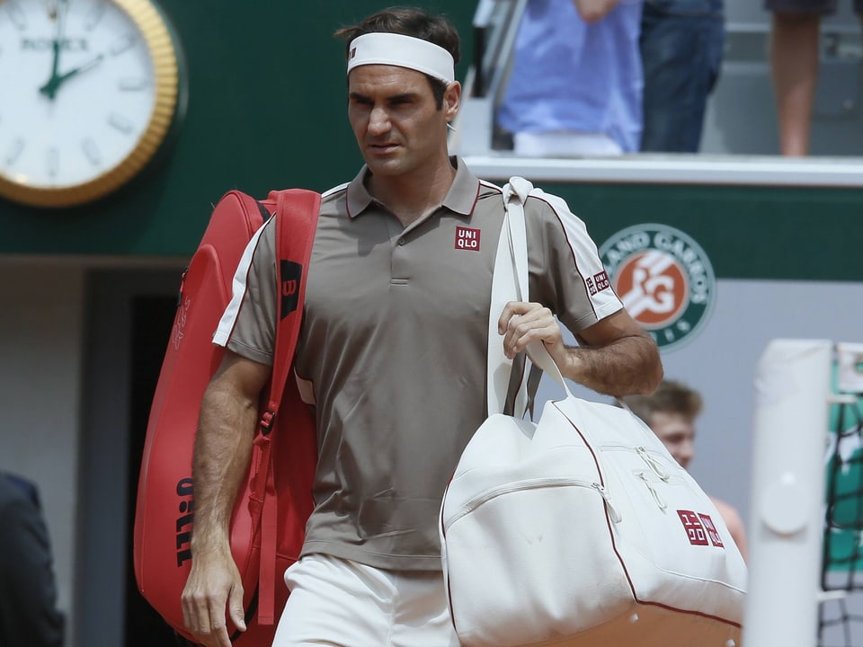 Roger Federer betritt den Platz