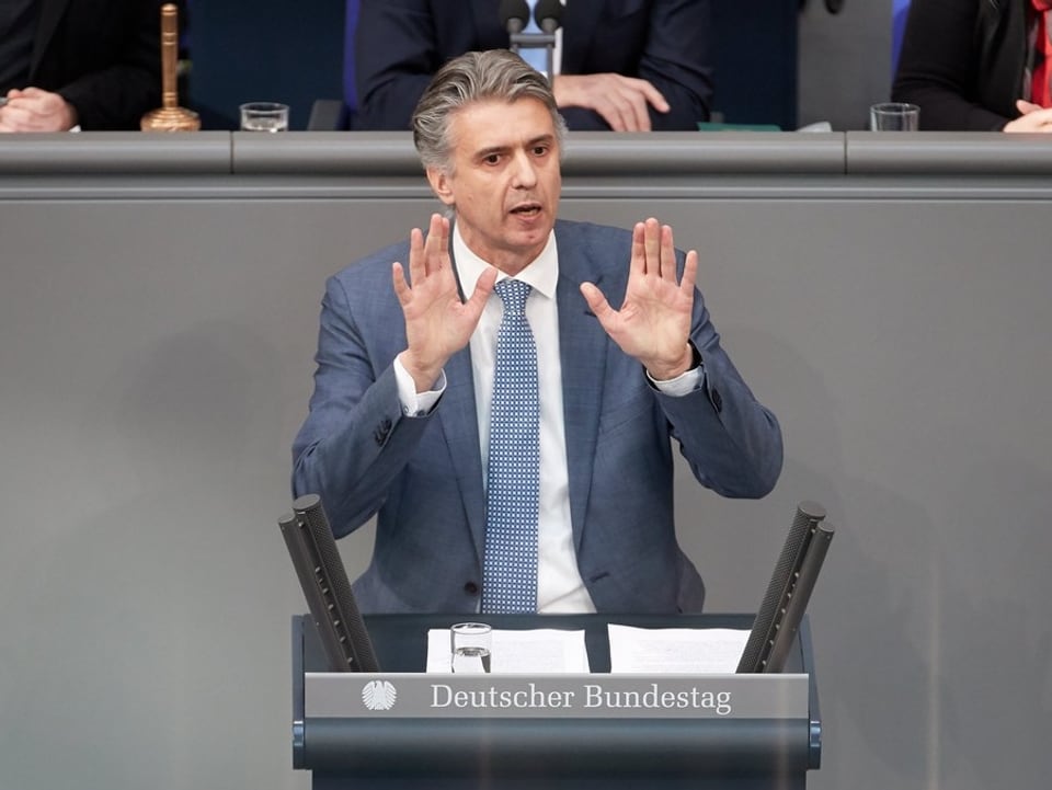 Marc Jongen am Rednerpult des Deutschen Bundestages.