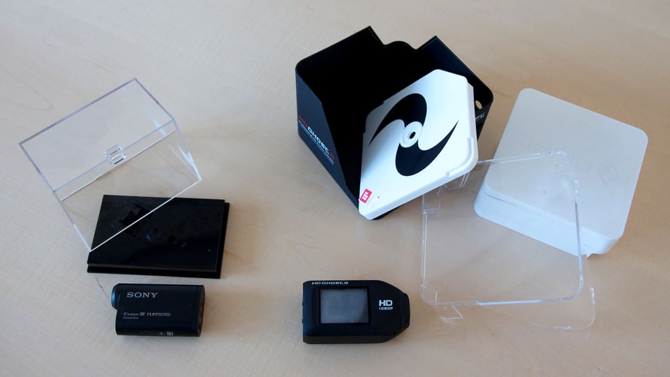 Das Bild zeigt die Kunstoffverpackungen der Sony-Action Cam und der Ghost HD von Drift Innovation.