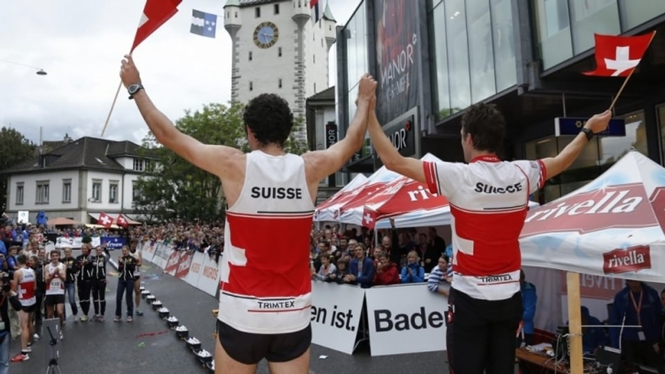 Schweizer OL-Teilnehmer lassen sich am Weltcup-Rennen in der Stadt Baden feiern