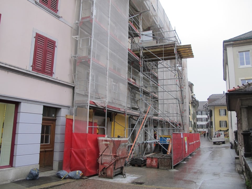 Fassade des Solothurner Stadttheaters in der Altstadt.