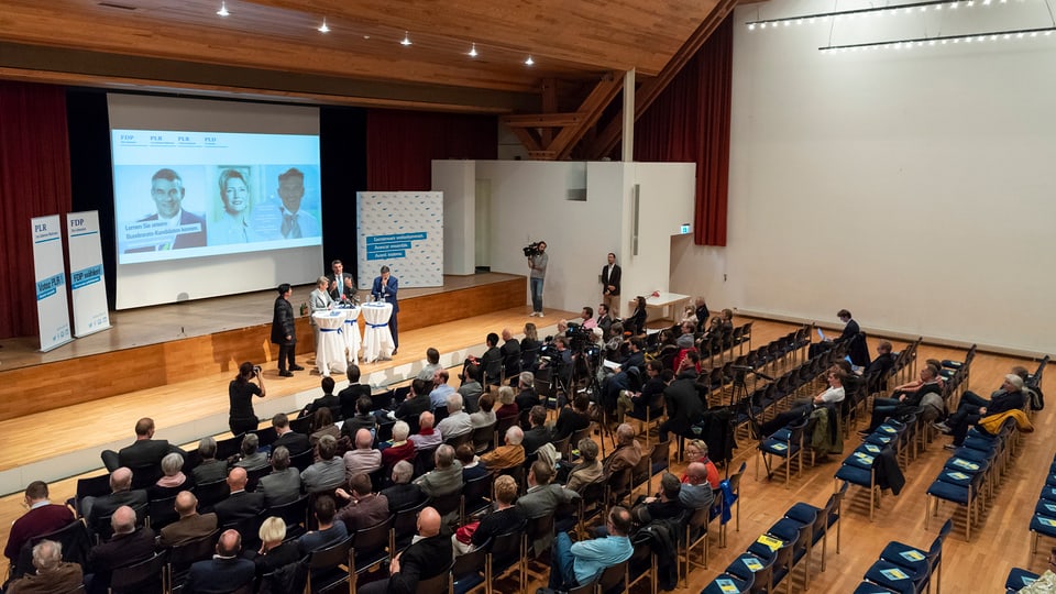 Podium der FDP-Kandidaten