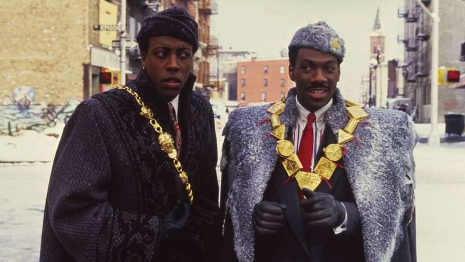 Ein afrikanischer Prinz (Eddie Murphy, rechts) und sein Freund (Arsenio Hall) reisen in «Coming to America» (1988) nach 