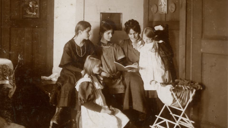 Sophie Haemmerli-Marti und ihre vier Töchter