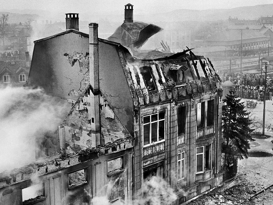 Durch Bomben zerstörtes Haus in Basel.