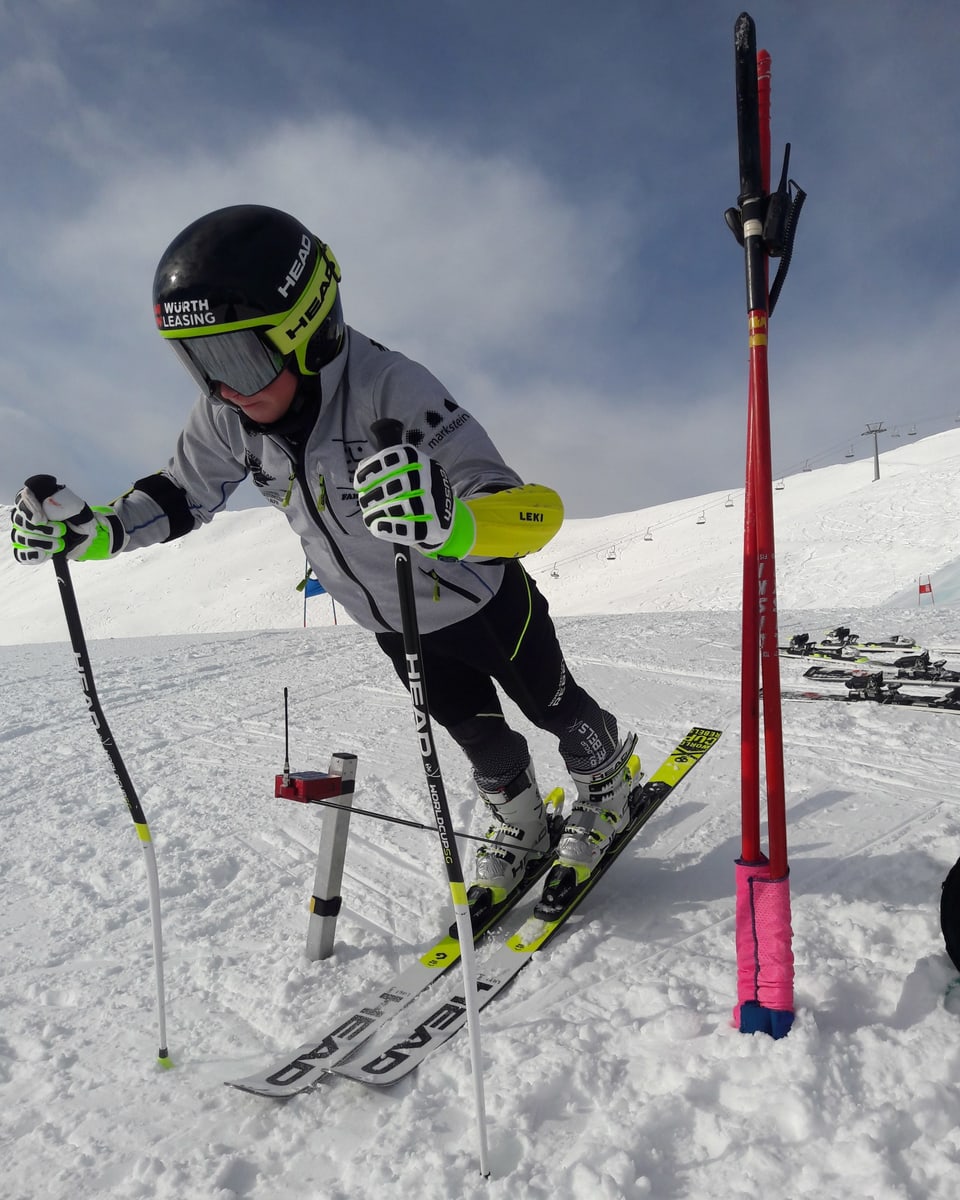 Kind beim Skitraining