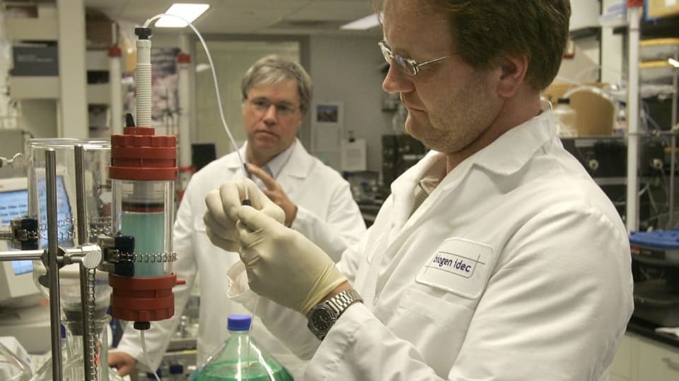 Zwei Männer in einem Labor