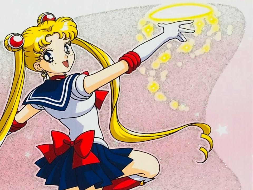Auf dem Bild sieht man die Animefigur Sailor Moon, wie sie ihren Mondstein wirft