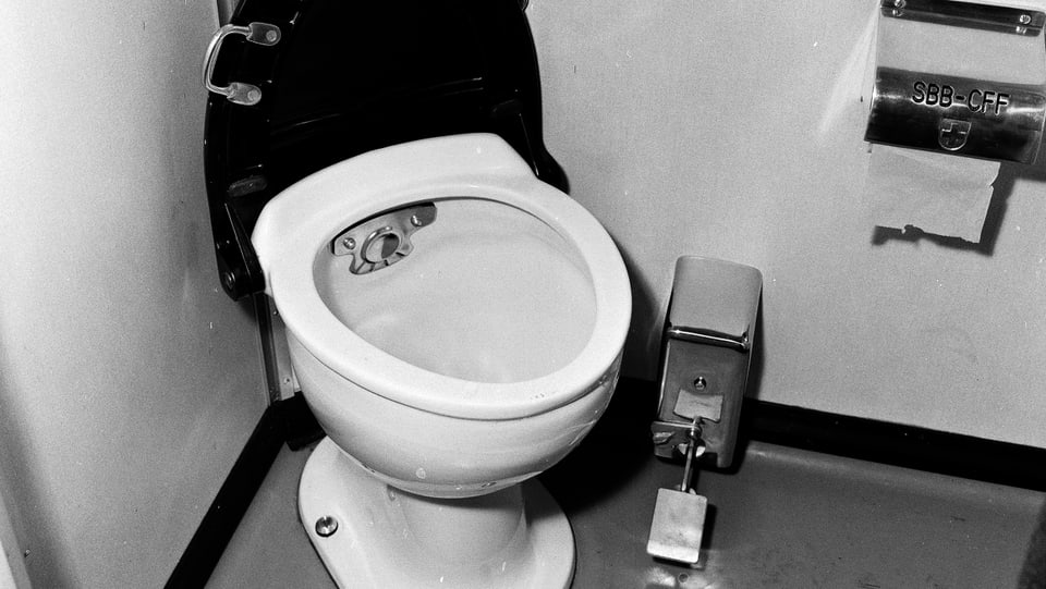1959: Toilette im Reisezugwagen, Typ Einheitswagen I.