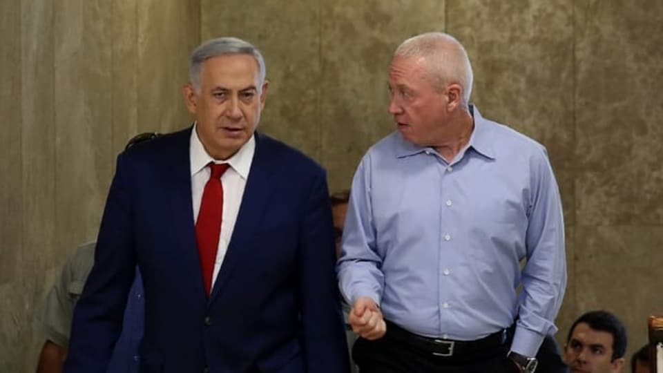 Netanjahu (links) mit Galant in einer Archivaufnahme