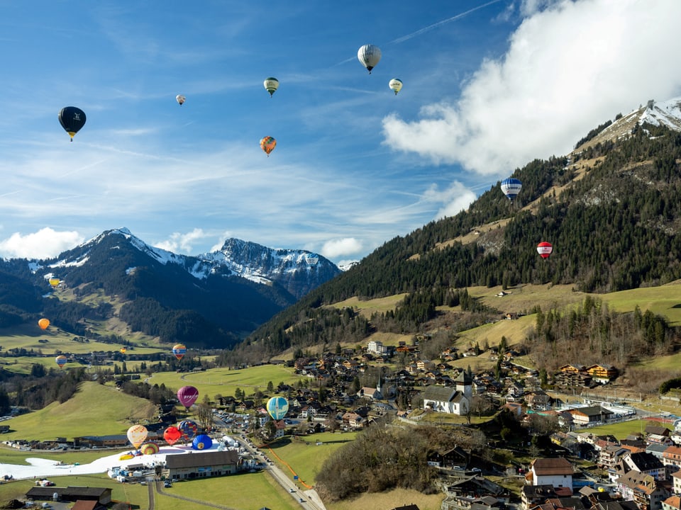 Bild von der Landschaft mit den Ballonen.