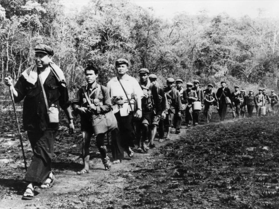 Kambodschanische Rebellen mit deren Anführer Pol Pot.