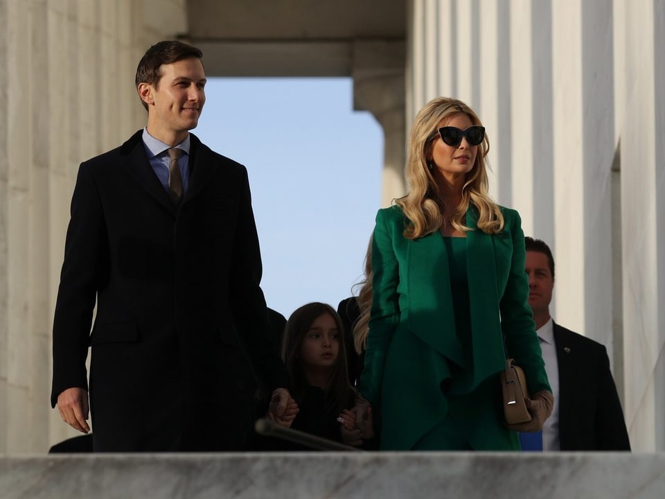 Ivanka Trump und ihr Ehemann Jared Kushner sind beim Lincoln Memorial angekommen – gemeinsam mit ihrer Tochter. 