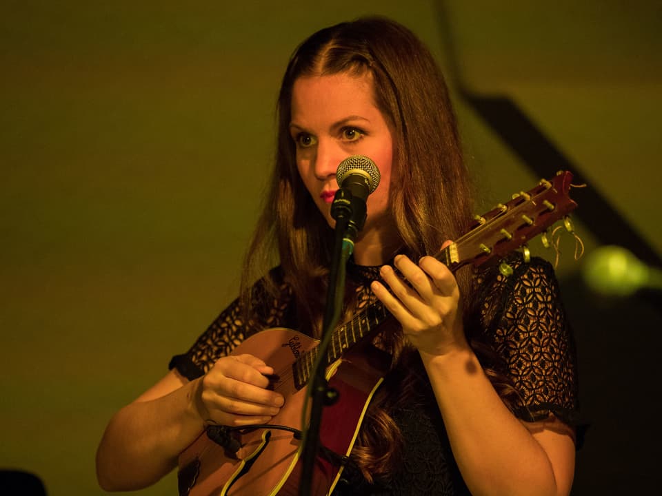 Die Luzerner Sängerin und Multiinstrumentalistin Heidi Happy.