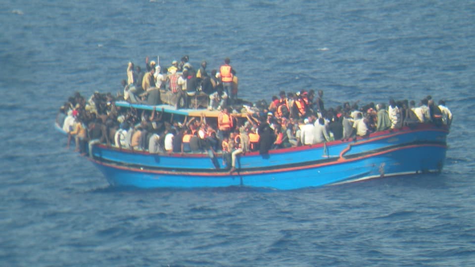 Flüchtlinge auf einem Boot.