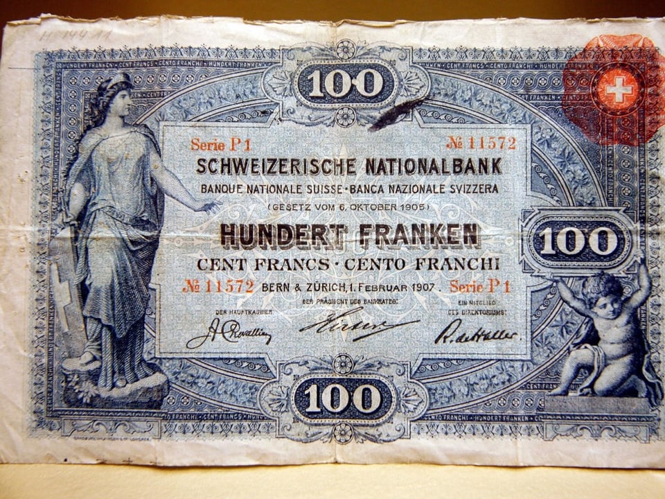 Die Vorderseite der 100-er Note der ersten Serie von 1907 zeigt ein Porträt der Helvetia.