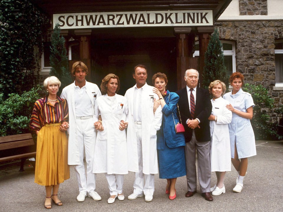 «Schwarzwaldklinik» 1986 mit Schauspieler Klausjürgen Wussow (Mitte).