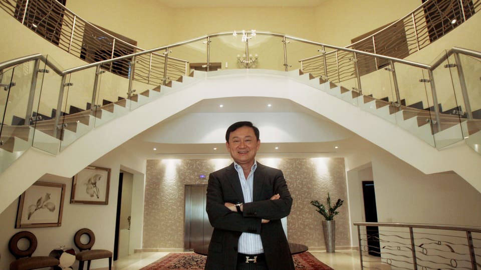 Thaksin Shinawatra posiert in einem prunkvollen Zuhause in Dubai