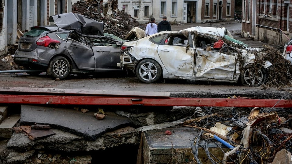 Demolierte Autos in Belgien
