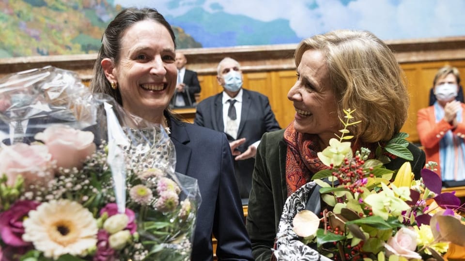 Céline Weber Koppenburg (links) und Patricia von Falkenstein, kurz nach der Vereidigung als Nationalrätinnen.