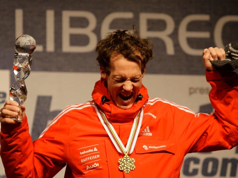 Andreas Küttel bei der Medaillen-Zeremonie in Liberec 2009.