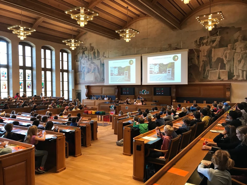 Kinder im Kinderparlament in Bern