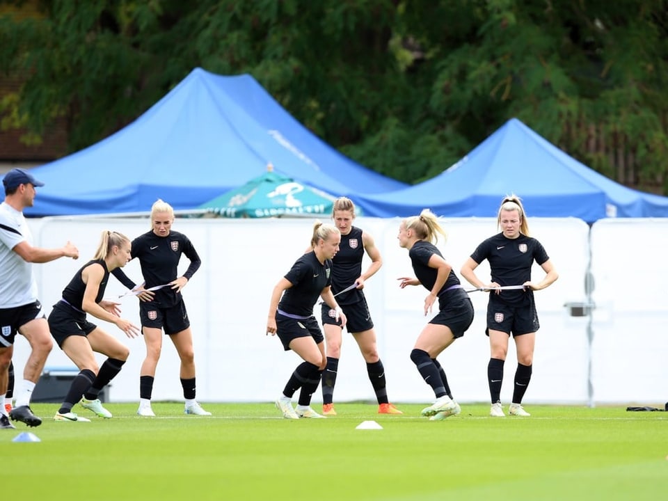 Die Spielerinnen Englands.