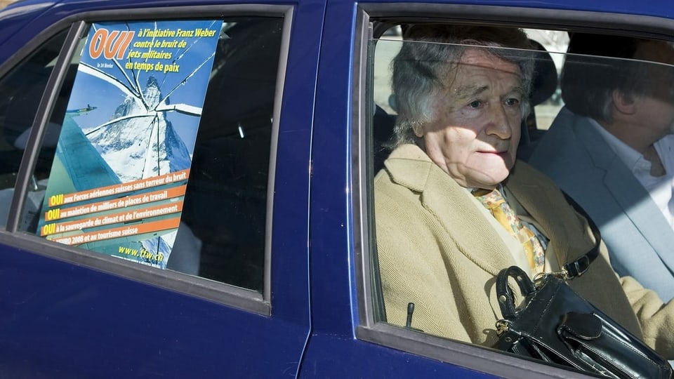 Franz Weber auf dem Beifahrersitz eines Autos.