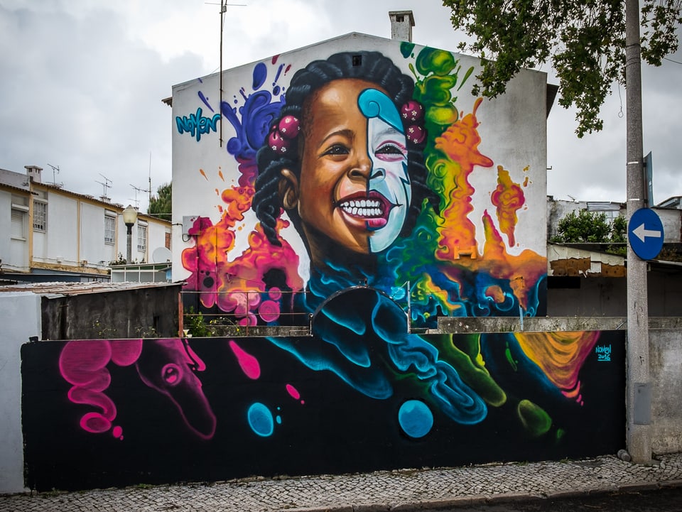 Eines der Werke, welches 2016 im Rahmen des Streetart Festivals im Quartier Carnide entstanden.