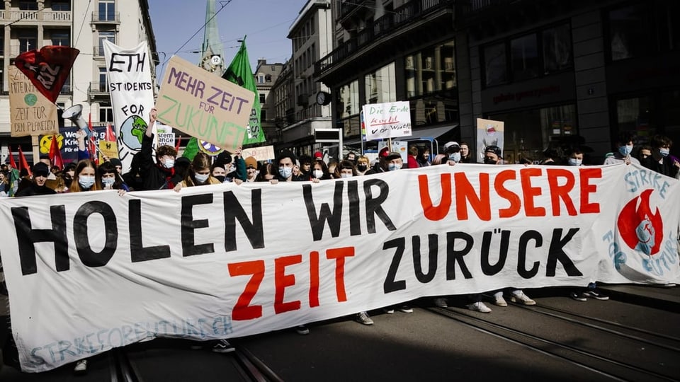 Demonstrierende in Zürich.
