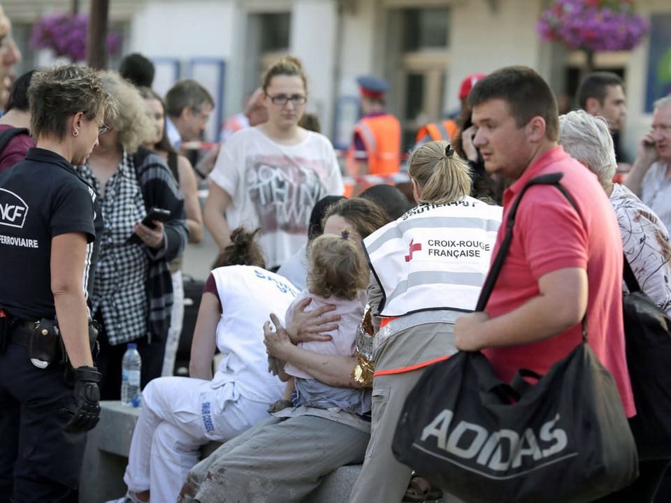 Die Behörden lösten «Alarmplan rot» aus. Hunderte Rettungskräfte waren im Einsatz.