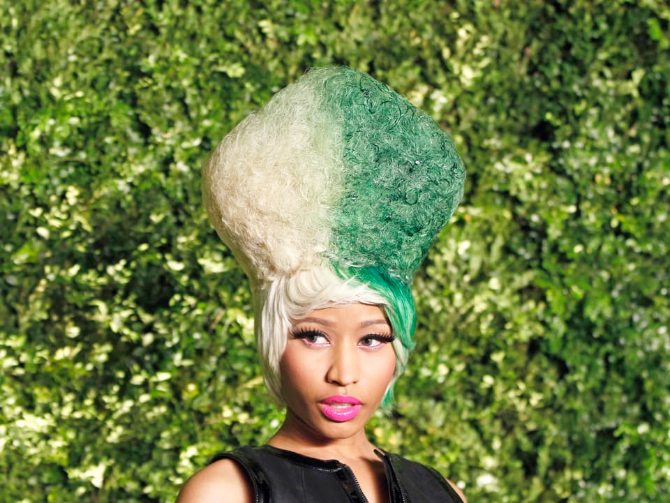 Nicki Minaj mit verrückter Frisur.