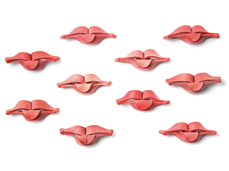 Zehn rosa Lippen-Skulptuen von David Bielander.