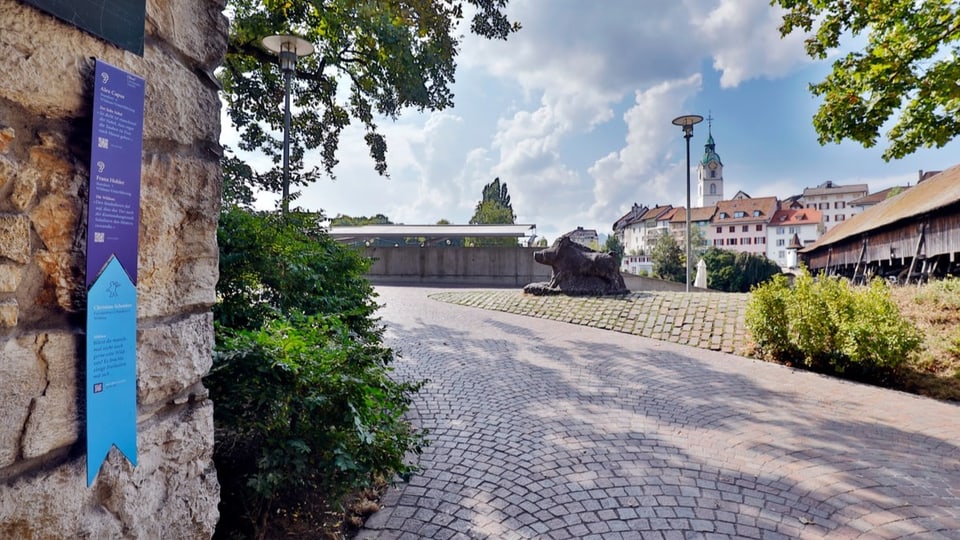 Schweizer Schriftstellerweg Der Schweizer Schriftstellerweg bei der alten Holzbrücke.