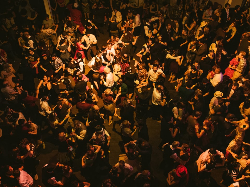 2000 Menschen tanzen im Club Terminal 5 in Manhatten.