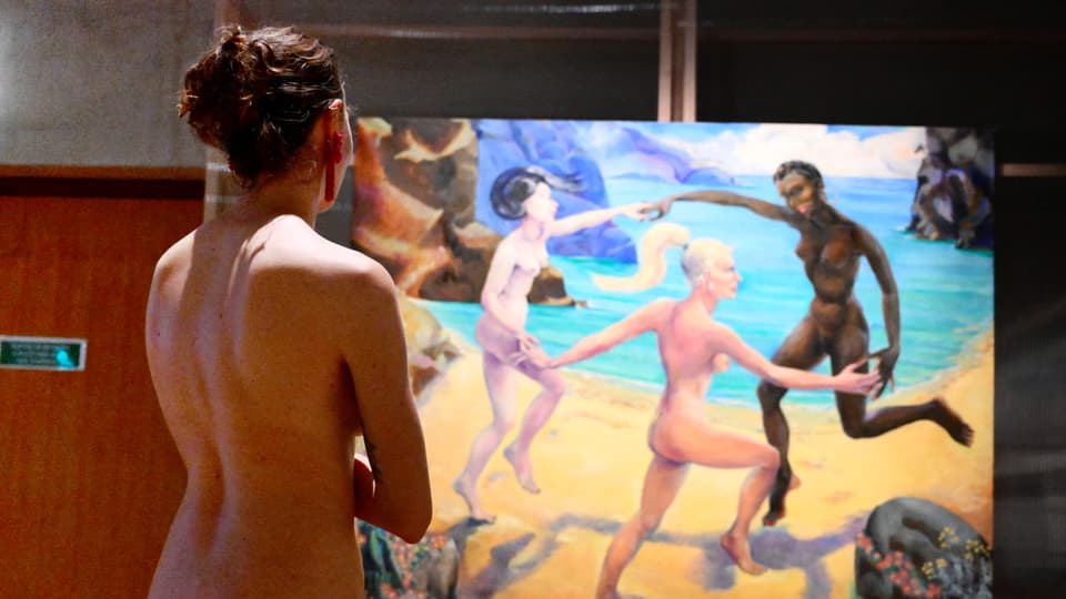Freikörperkultur im Fokus: Marseilles nackte Ausstellung - Kultur