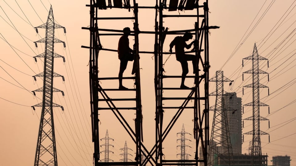 Stromleitungen in Indien