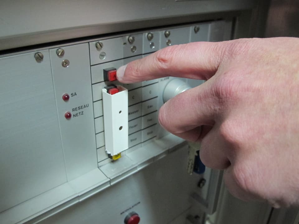 Mit diesem Knopf wird der Sirenenalarm auf dem Ruffini-Hochhaus ausgelöst.