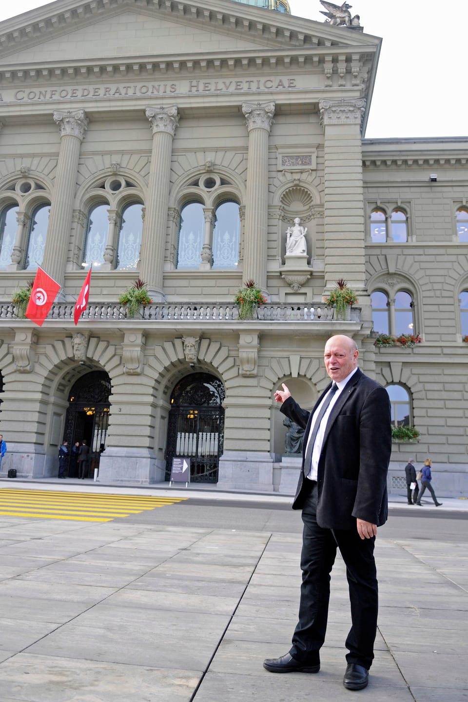 Ulrich Giezendanner vor dem Bundeshaus.
