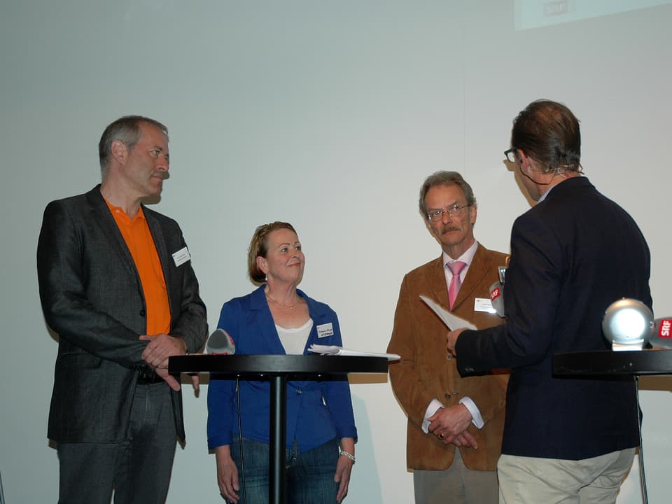 Bruno Kaufmann, Elsbeth Grugger und Martin Alioth im Gespräch mit Christian Zeugin.