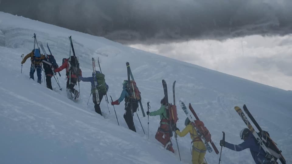 Eine Skitourengruppe unterwegs auf der Haute Route
